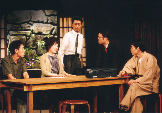 『きゅうりの花』舞台写真（2002年）