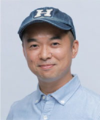 作：横山拓也