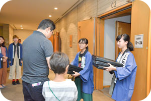 「お席にご案内いたします」