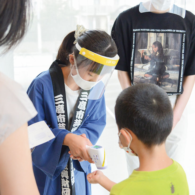 写真は昨年の案内係の模様です