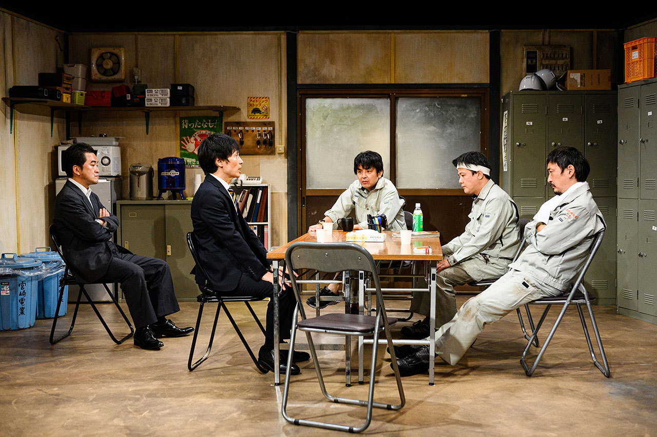 『デンギョー！』再演2021年9月まで／下北沢 ザ・スズナリ／撮影：向殿政高