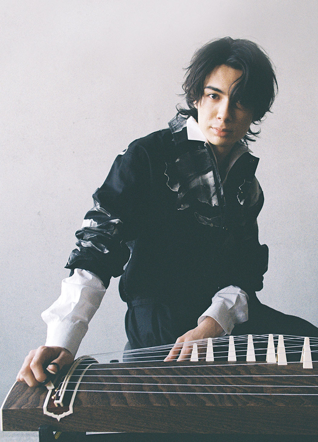 LEO（箏） ©NIPPON COLUMBIA