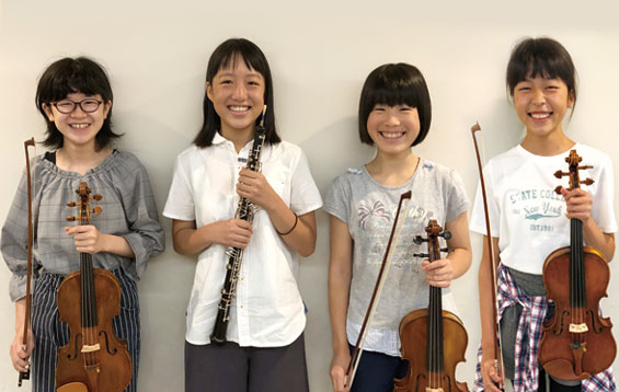 左から、高橋さん、五十井さん、稲田さん、荒井さん